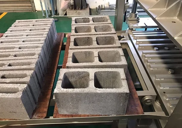 زمبابوے -زیڈ سی جے کے میں اینٹ بنانے والی مشینیں فروخت کرنے کے لئے